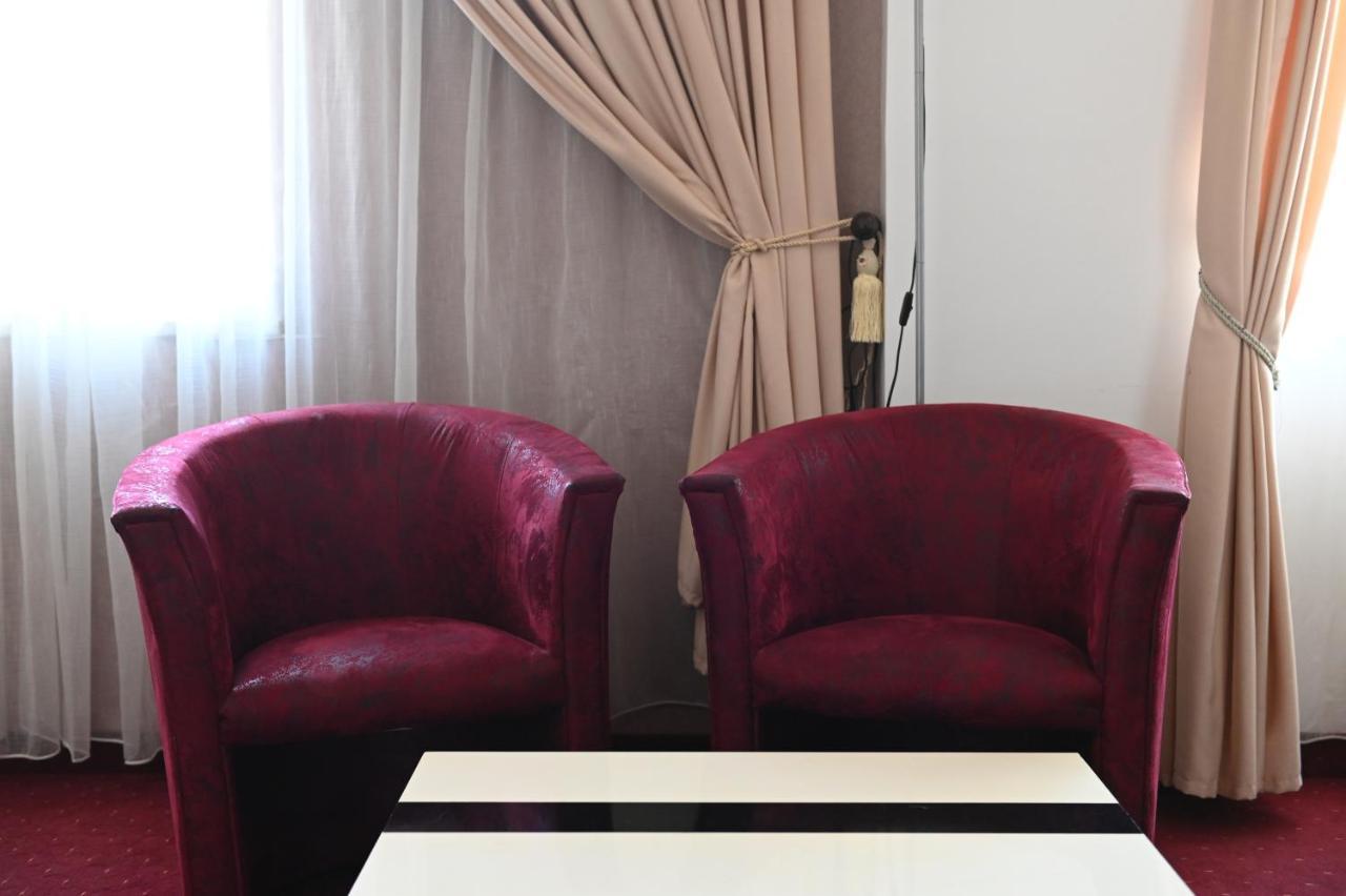 Hotel Liss Lezhë Extérieur photo