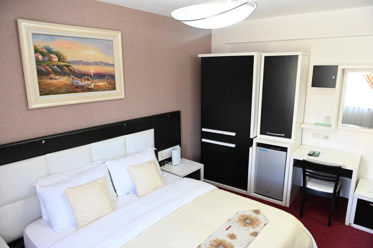 Hotel Liss Lezhë Extérieur photo