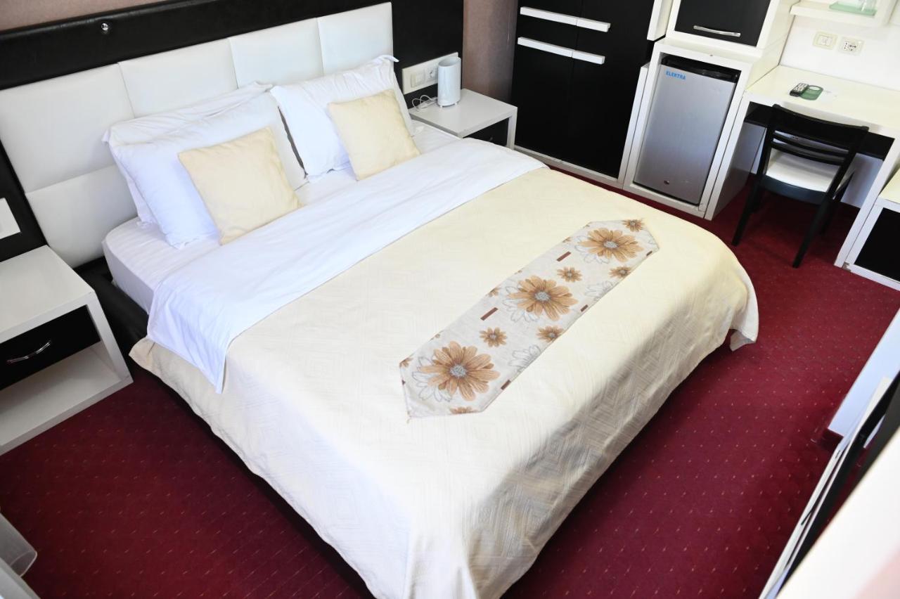 Hotel Liss Lezhë Extérieur photo