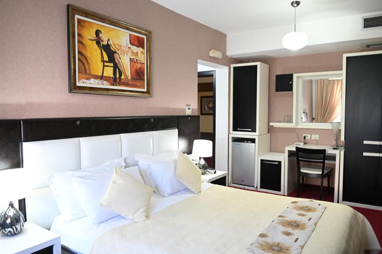 Hotel Liss Lezhë Extérieur photo