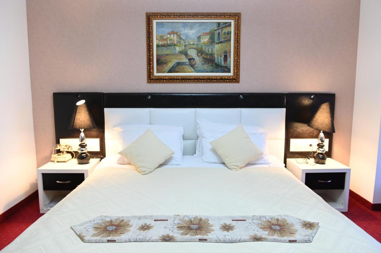 Hotel Liss Lezhë Extérieur photo