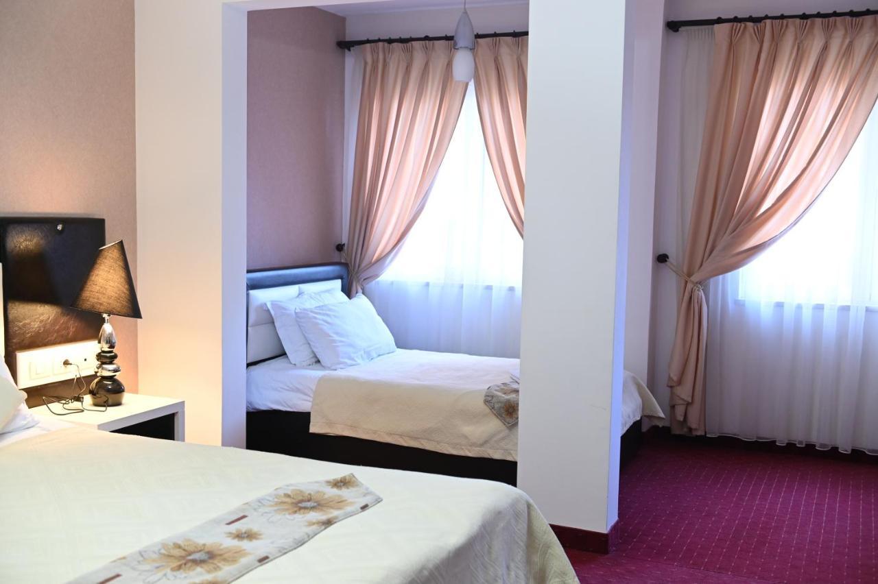 Hotel Liss Lezhë Extérieur photo