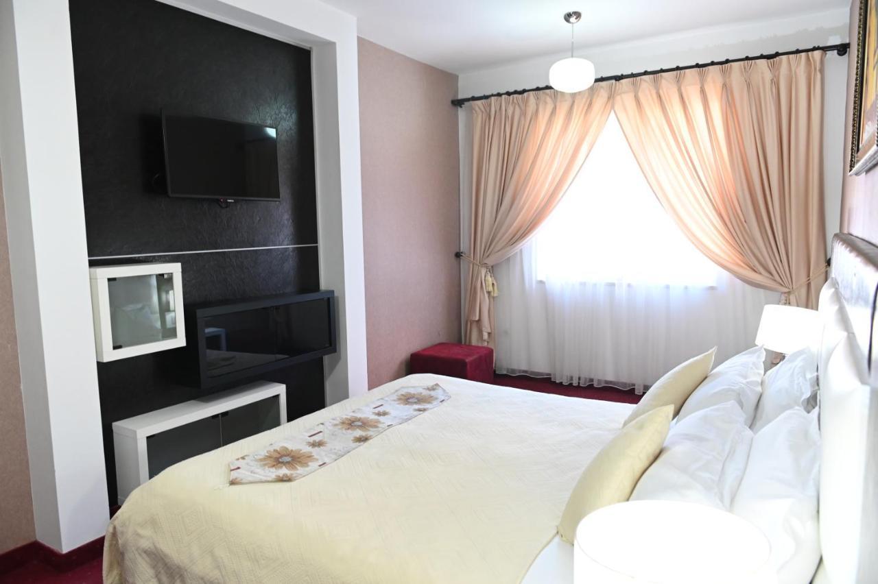 Hotel Liss Lezhë Extérieur photo