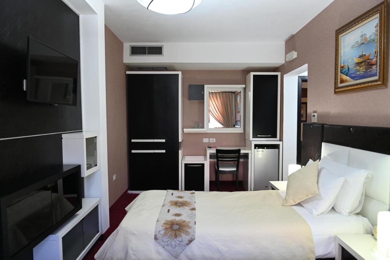 Hotel Liss Lezhë Extérieur photo