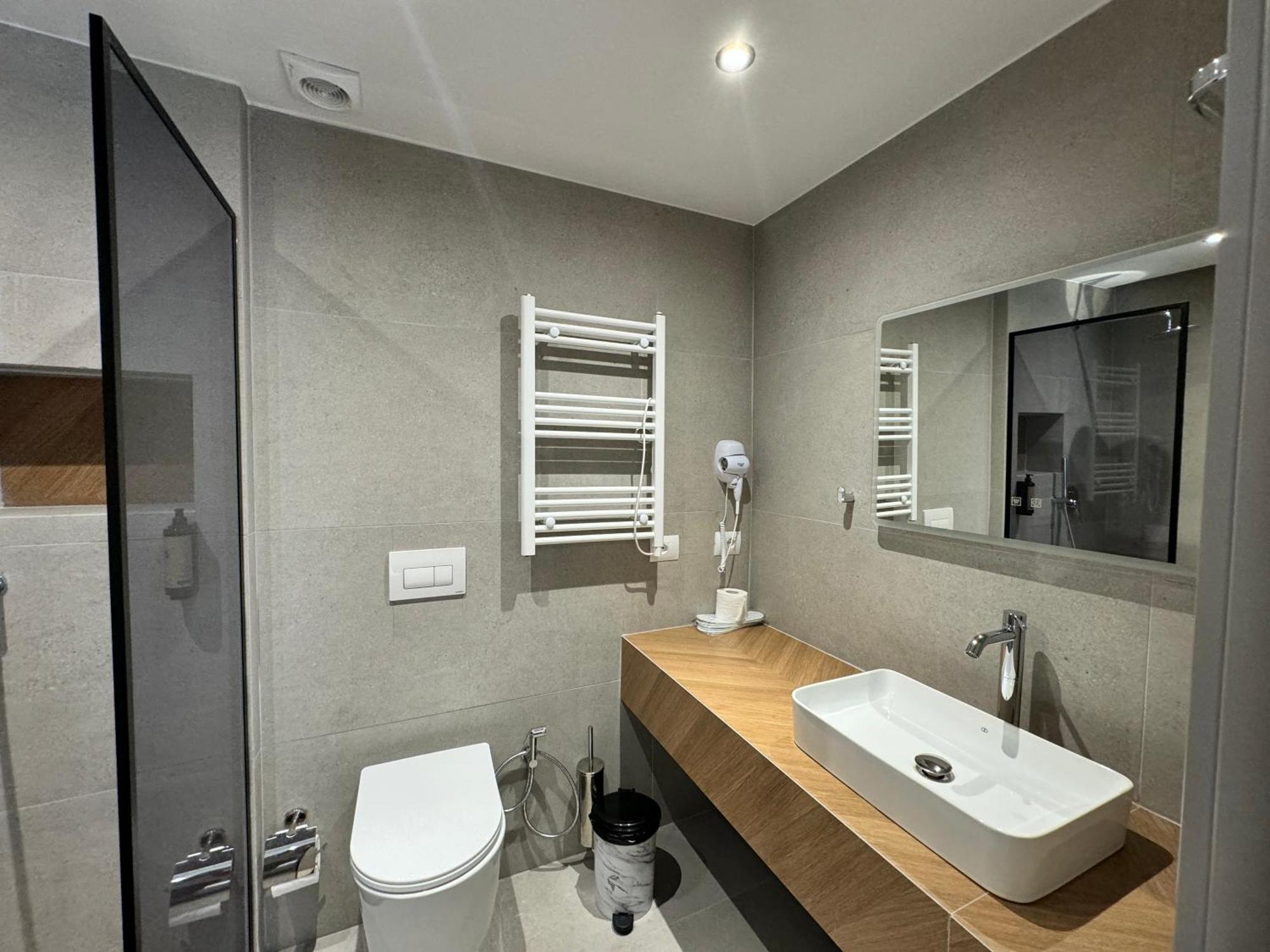 Hotel Liss Lezhë Extérieur photo