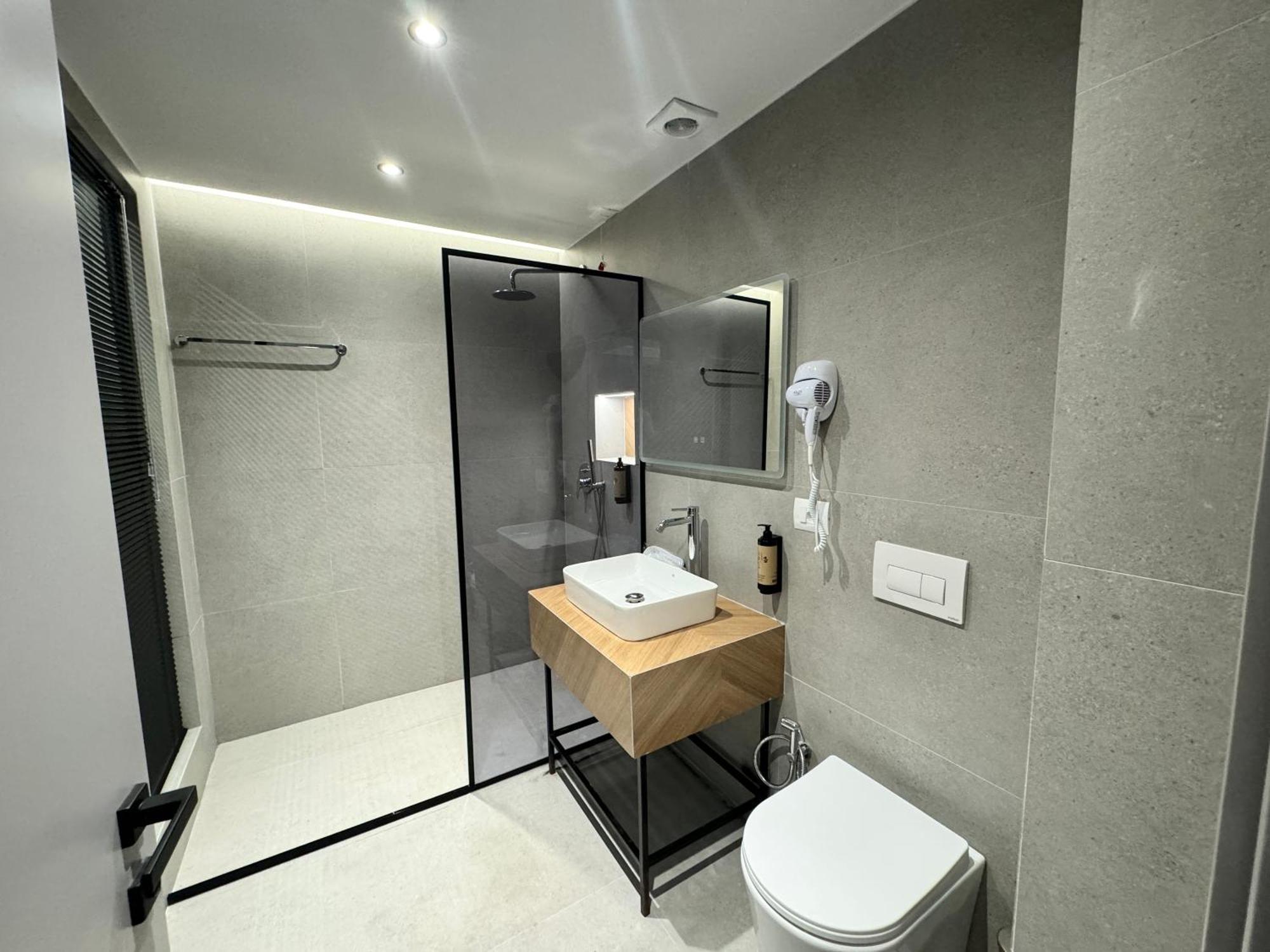 Hotel Liss Lezhë Extérieur photo
