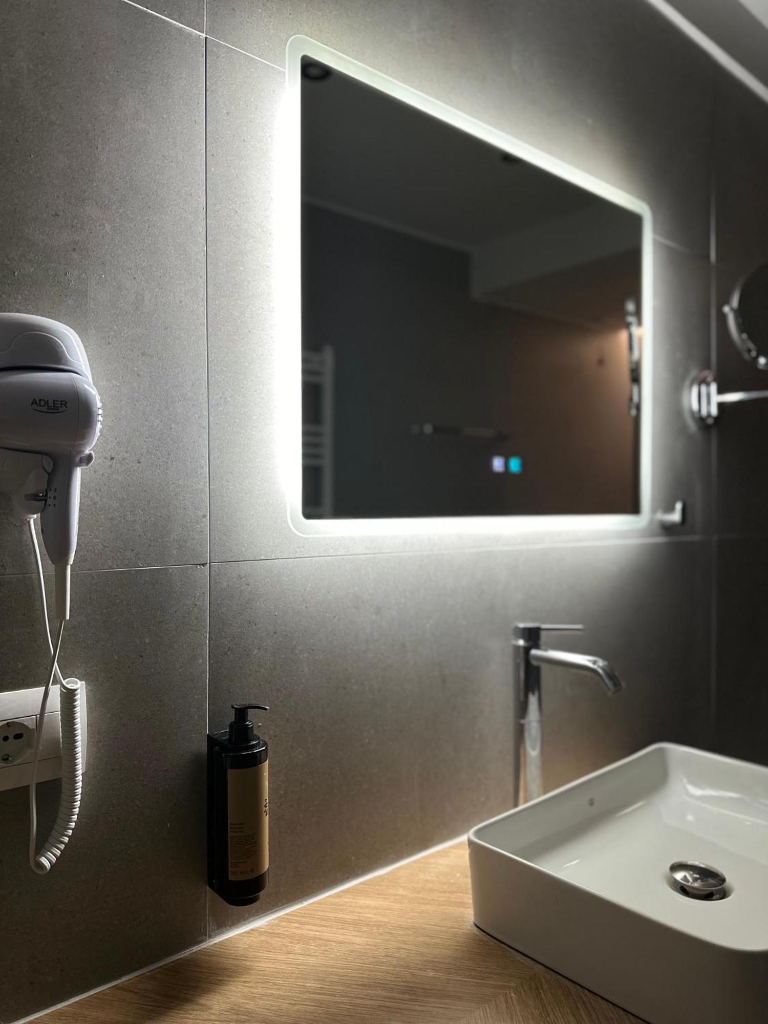 Hotel Liss Lezhë Extérieur photo